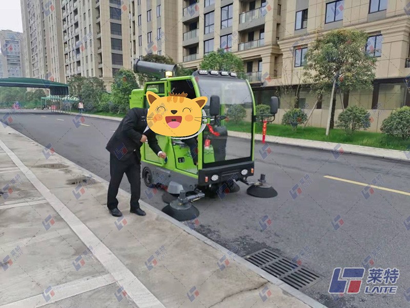 莱特电动扫地车助力物业单位高效清扫