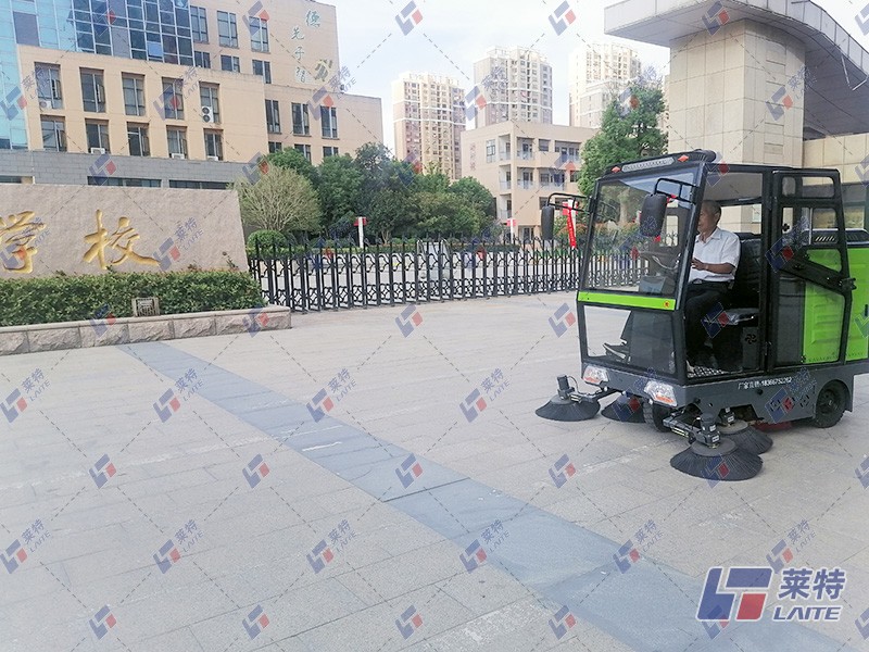 校园清扫车